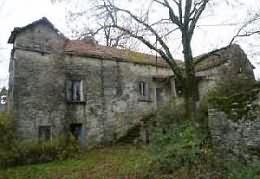Property and barn to renovate in Aveyron with 1.23 acres