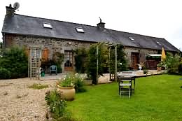 Renovated longere for sale in Brittany with 1.43 acres