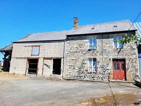 Stone house to renovate near Bion