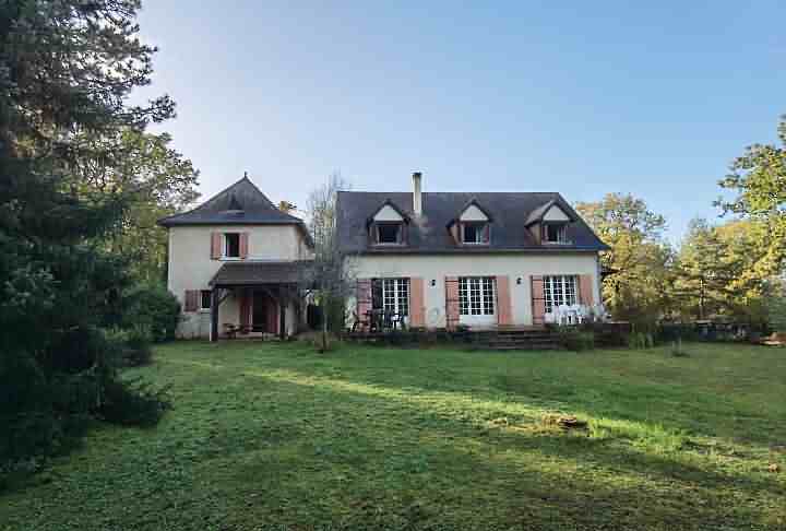 10 bed stone house for sale near Dussac