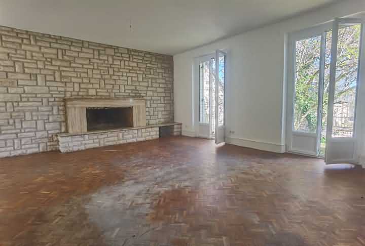5 bed stone house for sale near Dussac