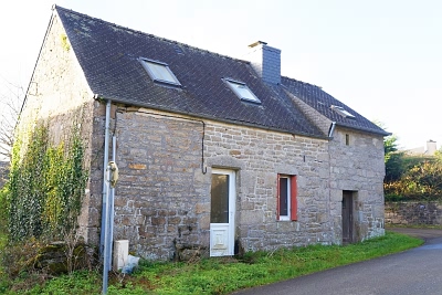 Stone house to renovate near Kerraden