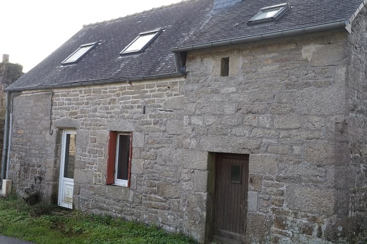 Stone house to renovate near Kerraden