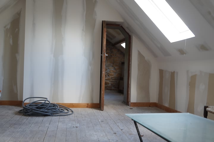 Stone house to renovate near Kerraden