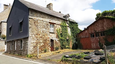 Stone house to renovate near Le Jarry