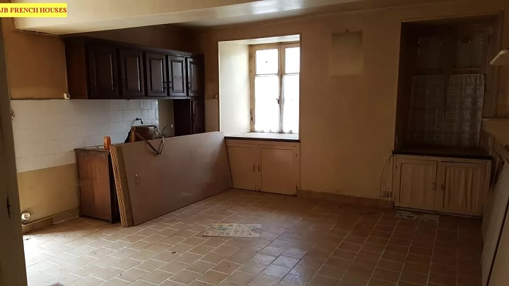 Stone house to renovate near Le Jarry