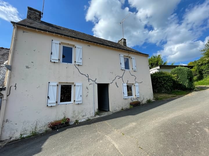 2 bed stone house for sale near Brittany centre