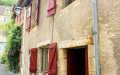 Stone house to renovate near Aubas