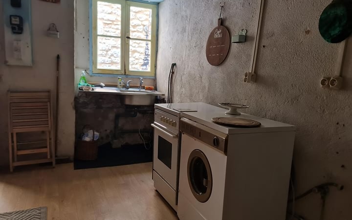Stone house to renovate near Aubas
