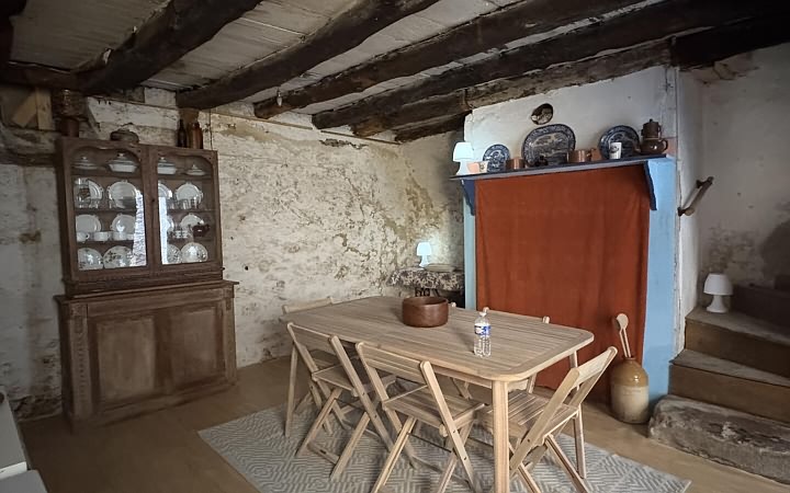 Stone house to renovate near Aubas