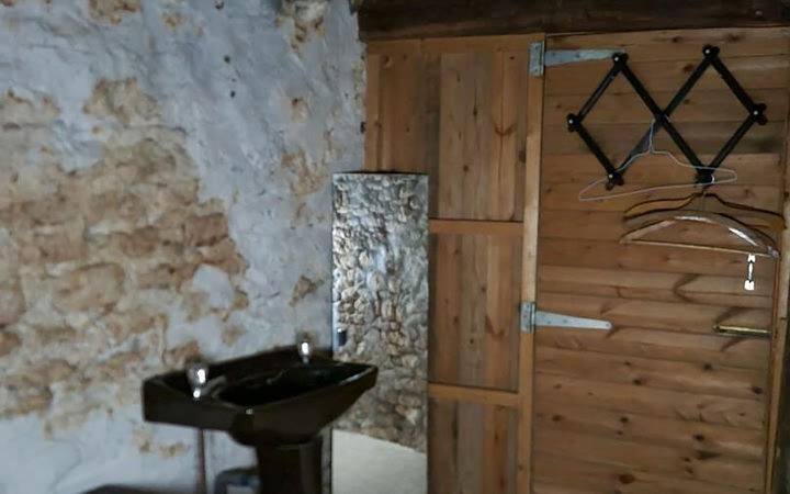 Stone house to renovate near Aubas