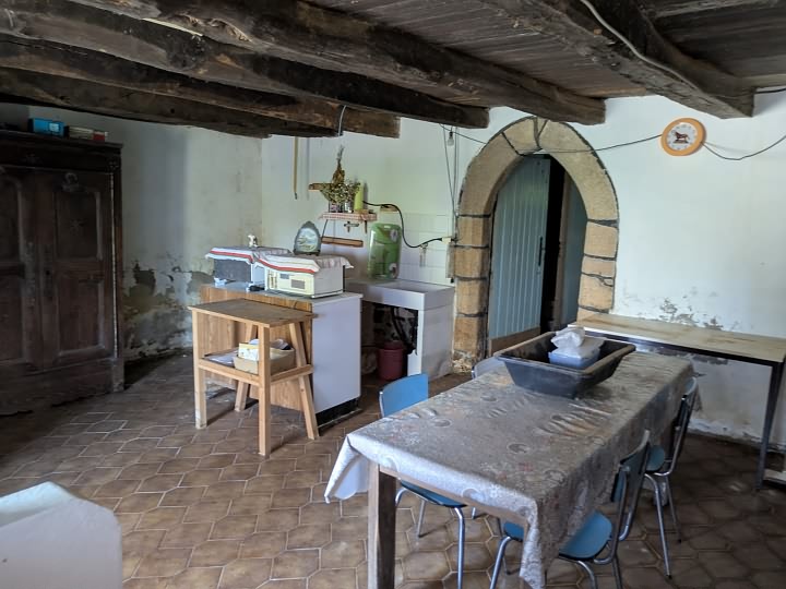 Stone house to renovate near Brittany centre