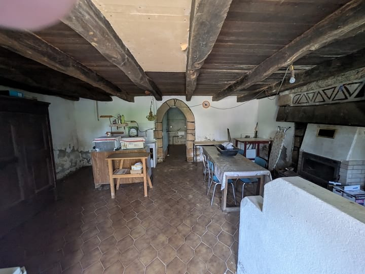 Stone house to renovate near Brittany centre