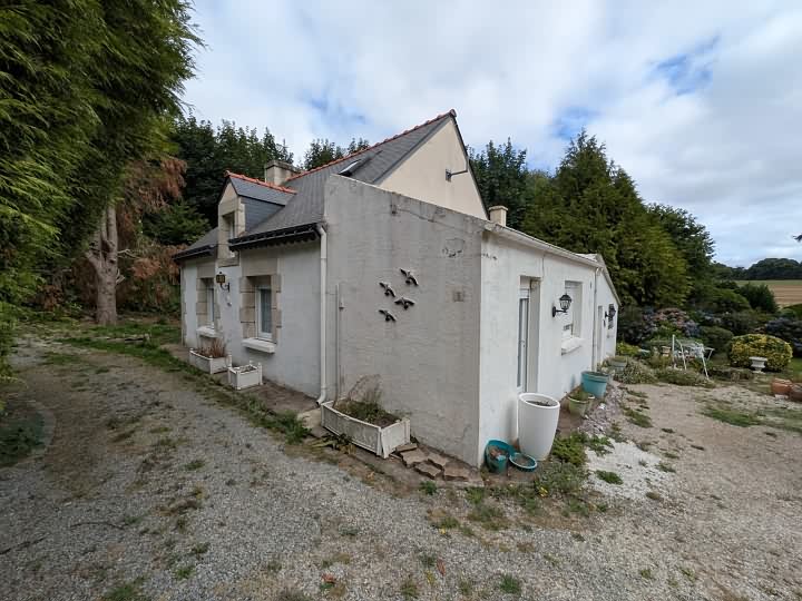 2 bed stone house for sale near Brittany centre