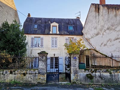 4 bed stone house for sale near Castels