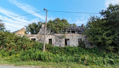 Stone house to renovate near Brittany centre