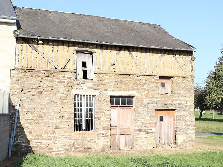 Stone house to renovate near Le Jarry