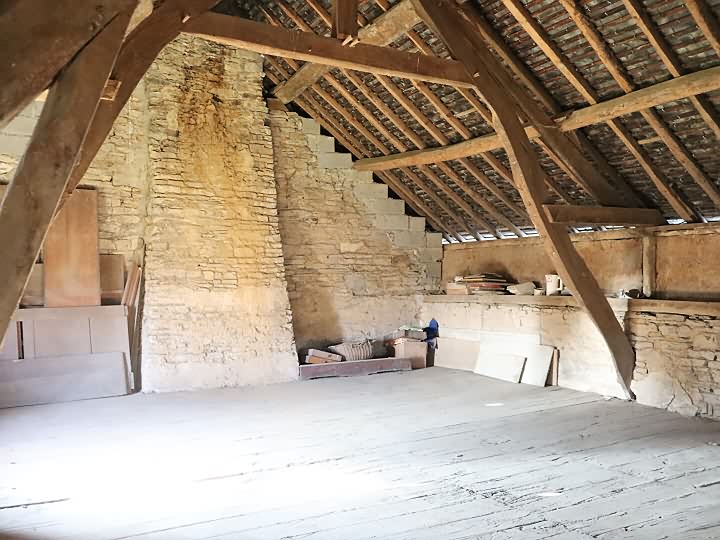 Stone house to renovate near Le Jarry