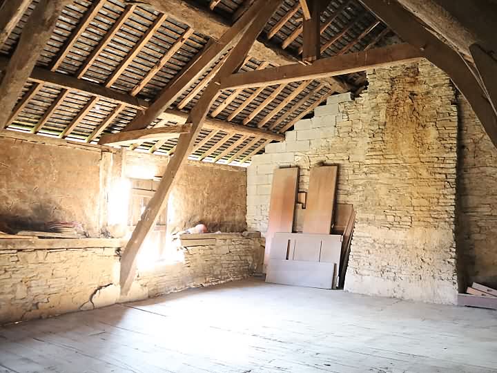 Stone house to renovate near Le Jarry