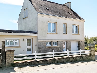 6 bed house for sale near Brittany centre