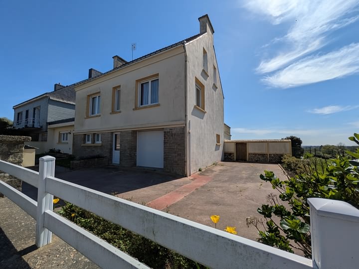 6 bed house for sale near Brittany centre