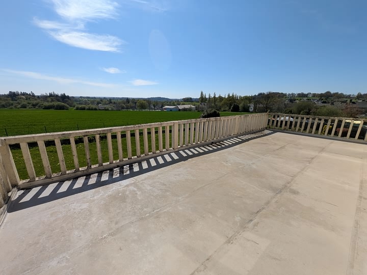 6 bed house for sale near Brittany centre