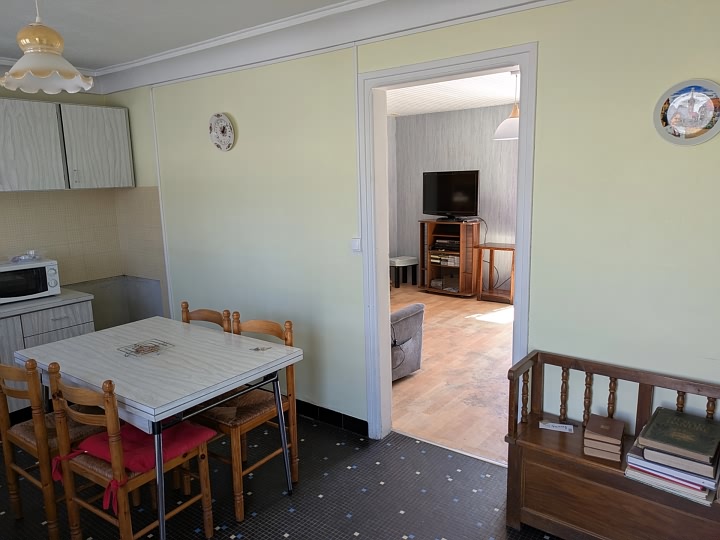 6 bed house for sale near Brittany centre