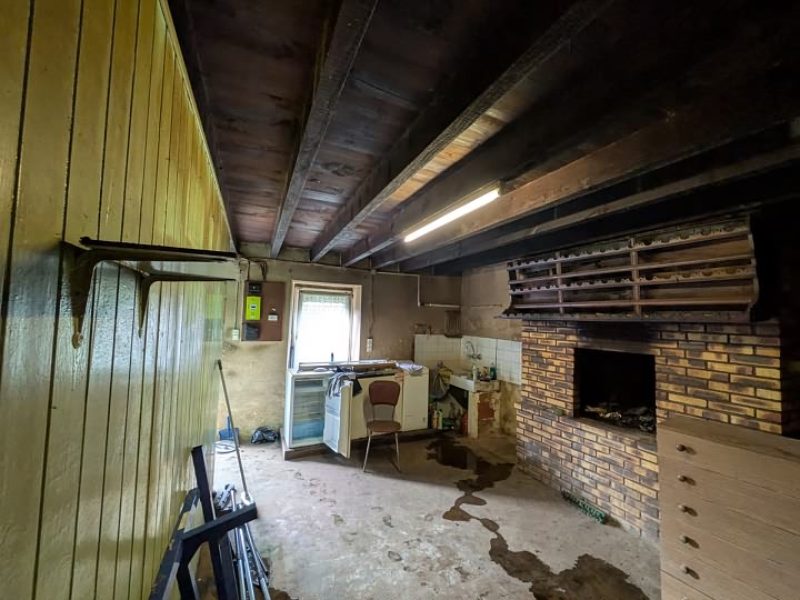 Stone house to renovate near Brittany centre