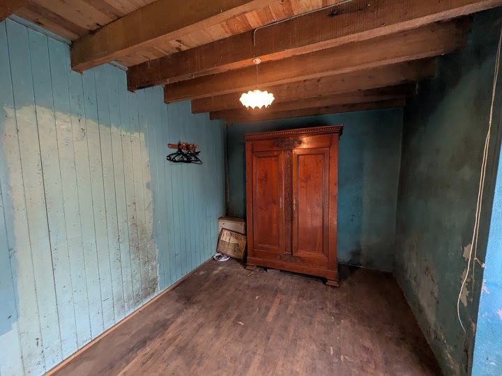 Stone house to renovate near Brittany centre