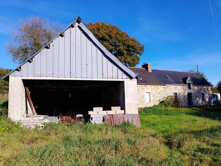 2 bed stone house for sale near Brittany centre