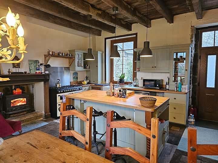 2 bed stone house for sale near Brittany centre