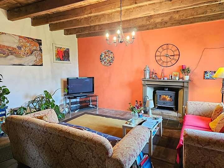 2 bed stone house for sale near Brittany centre