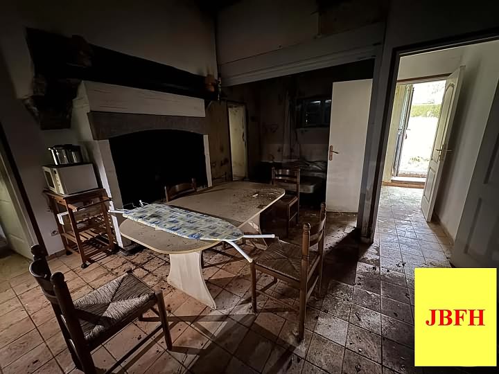Stone house to renovate near Clairet