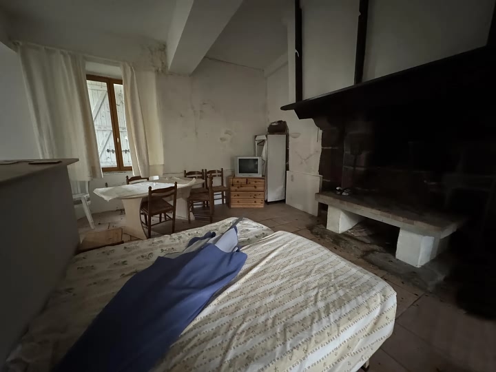 Stone house to renovate near Clairet