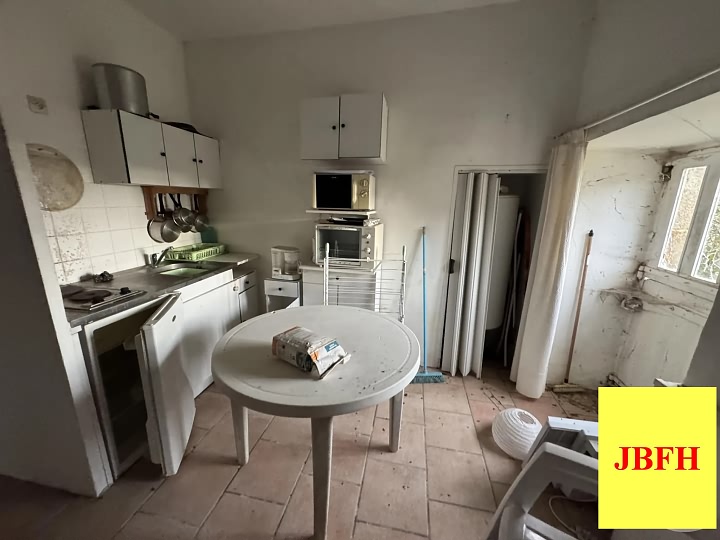 Stone house to renovate near Clairet