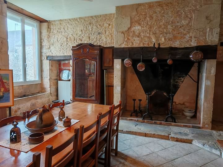 7 bed stone cottage for sale near Dussac