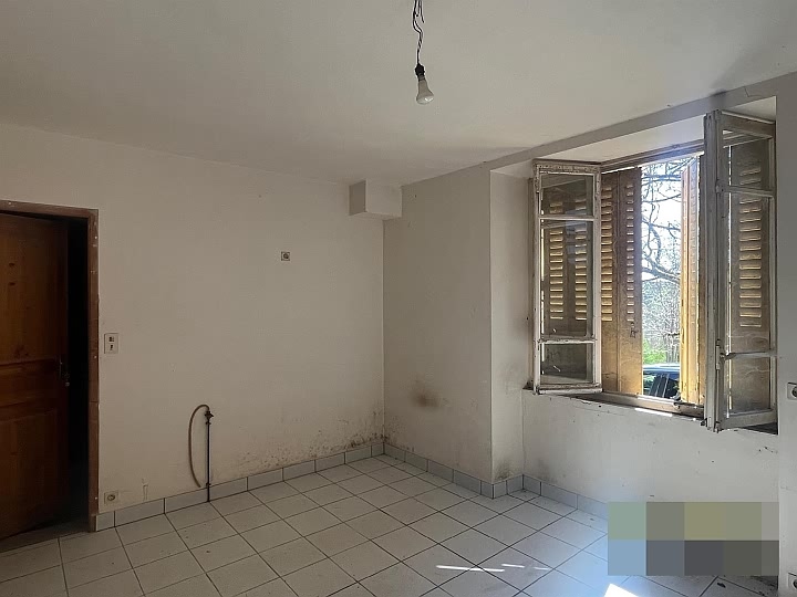Stone house to renovate near Affieux