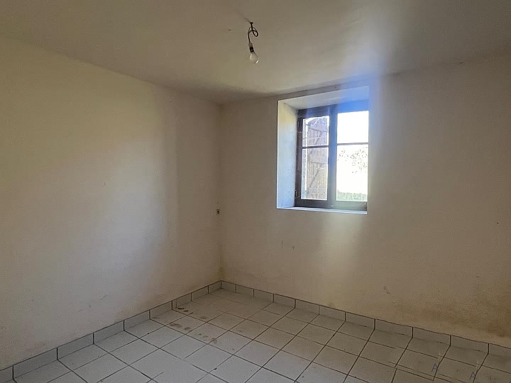 Stone house to renovate near Affieux