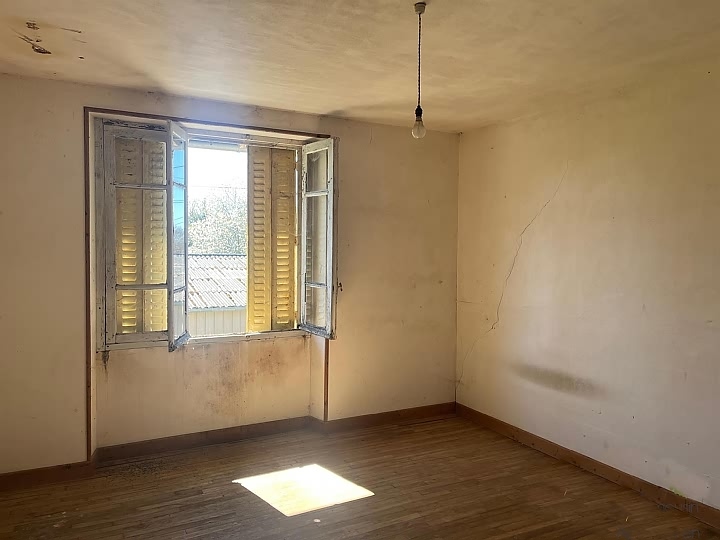 Stone house to renovate near Affieux