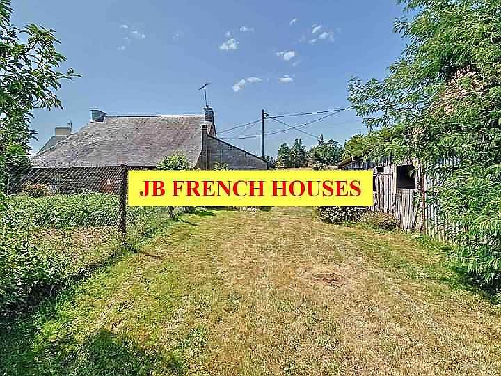 2 bed stone house for sale near Taupont