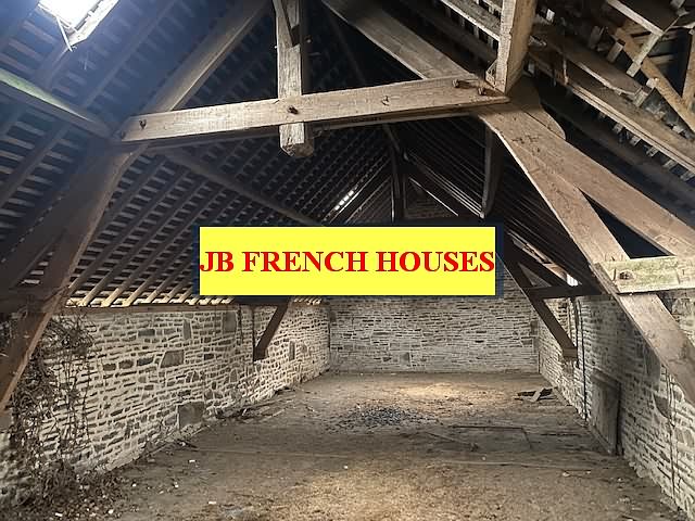 Stone house to renovate near Burcy