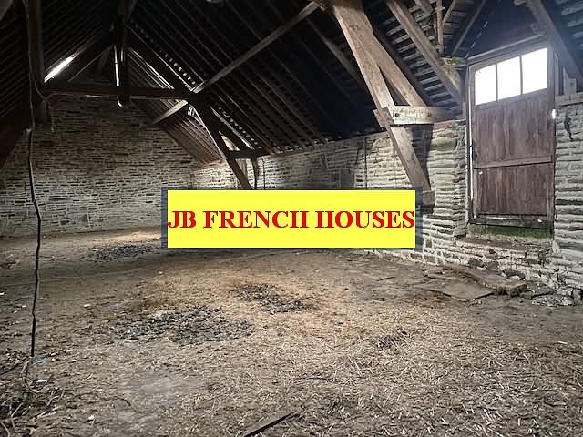 Stone house to renovate near Burcy