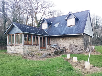 Stone house to renovate near Brittany centre