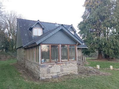 Stone house to renovate near Brittany centre