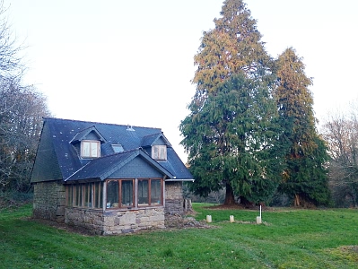 Stone house to renovate near Brittany centre