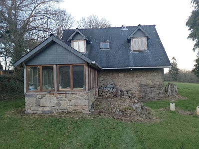 Stone house to renovate near Brittany centre
