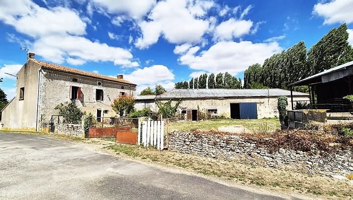 3 bed stone house for sale near Viennay