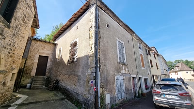 Stone house to renovate near Goulat