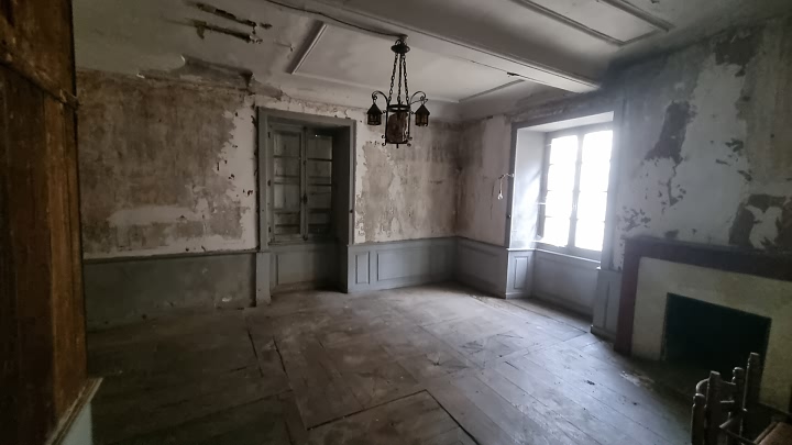 Stone house to renovate near Goulat