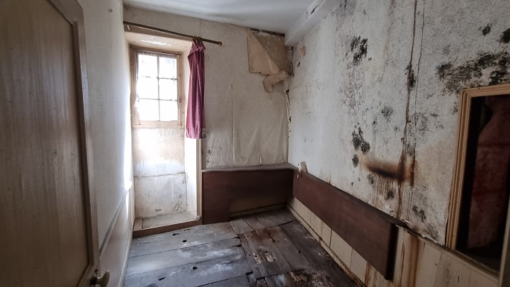 Stone house to renovate near Goulat